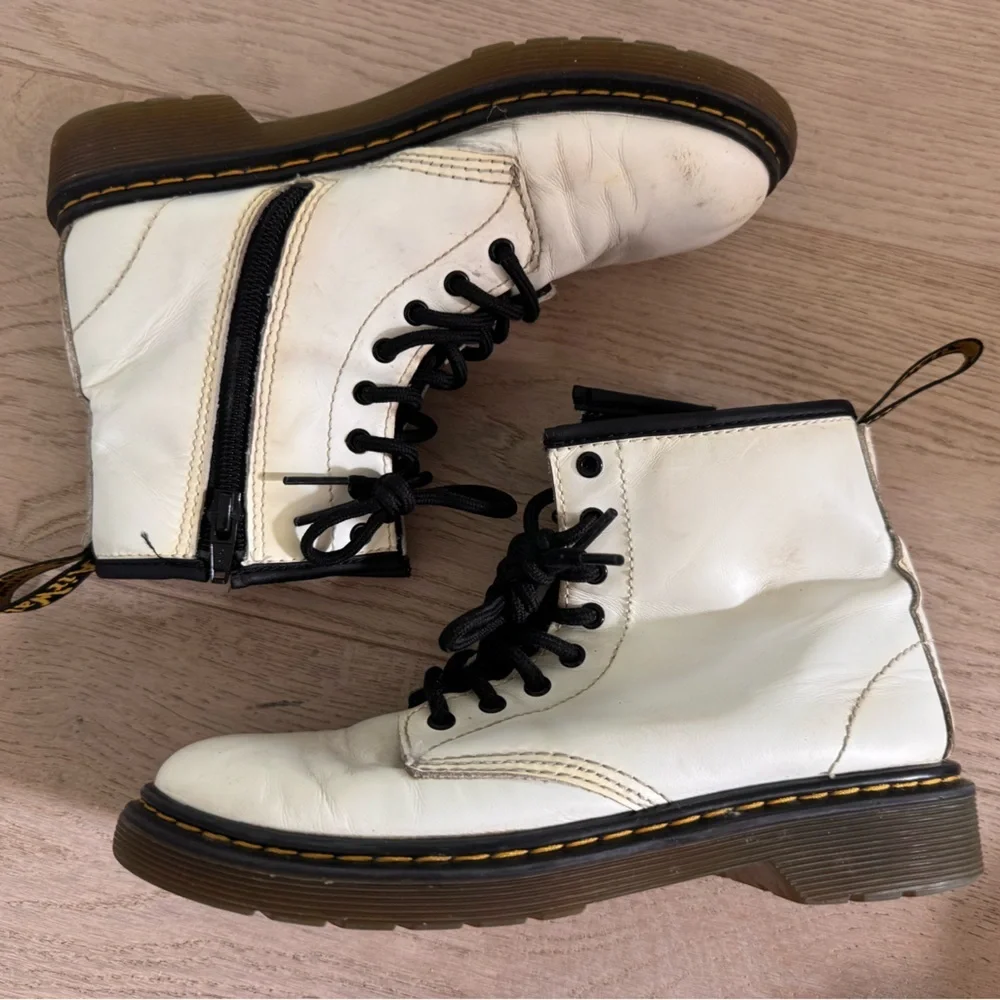 Dr. Martens kids 1460 boots size US 3